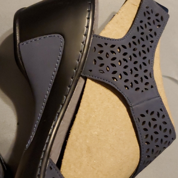 JBU blue sandals with velcro closure - Picture 5 of 6